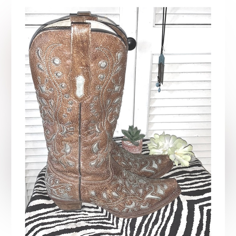 Corral snip toe Leather Cowboy Boots Brown with light blue Inlay Women’s size 7